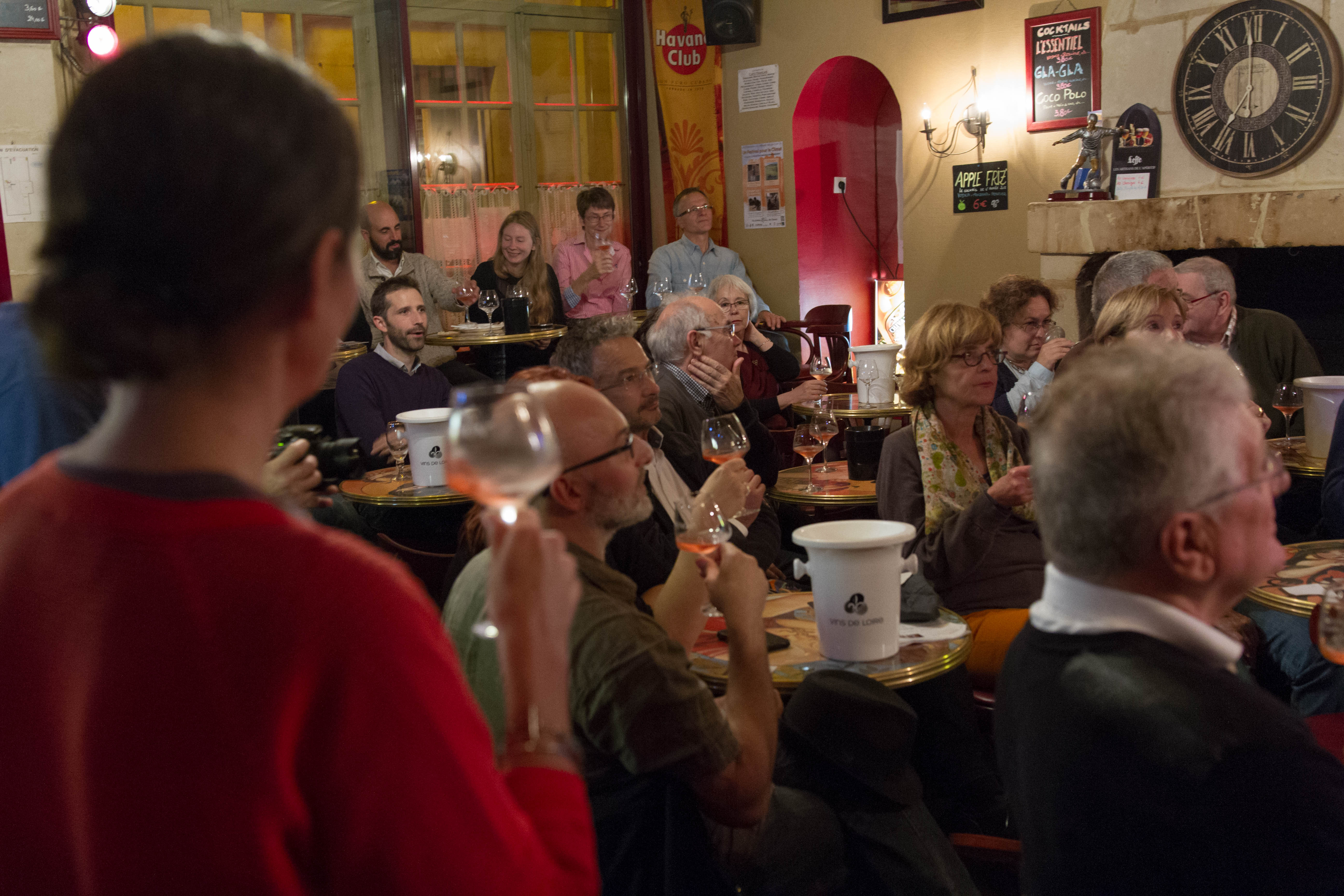 Dégustation de vin de Chinon au Café Français Photo (c) Fabienne Boueroux